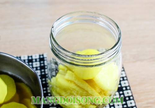 Cách làm củ cải muối vàng hàn quốc thơm ngon giòn đẹp mắt cho ngày tết 5