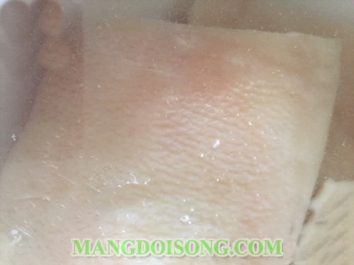 Cách làm da heo chiên giòn tẩm muối ớt không cần phơi nắng 3