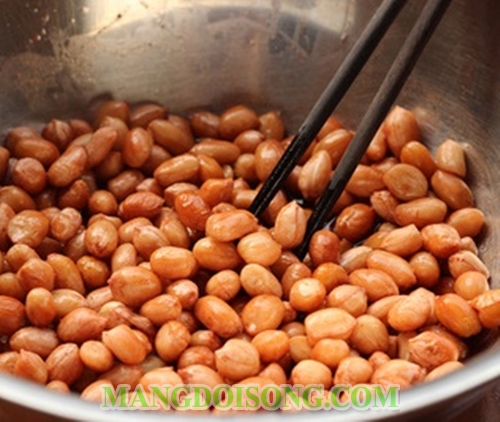 Cách làm đậu phộng rang muối đường ngon như ăn ngoài quán nhậu 5