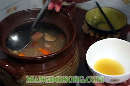 Cách làm gà hầm thuốc bắc ngon cho bà bầu bà đẻ đơn giản tại nhà 6