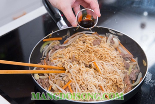 Cách làm mì xào bò ngon như nhà hàng đầy đủ chất dinh dưỡng cho bữa điểm tâm sáng 8