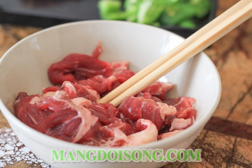 Cách làm mì xào bò ngon thơm lừng cho bữa điểm tâm sáng 1