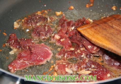 Cách làm mì xào bò ngon thơm lừng cho bữa điểm tâm sáng 4