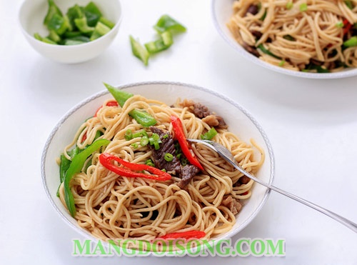 Cách làm mì xào bò ngon thơm lừng cho bữa điểm tâm sáng 6