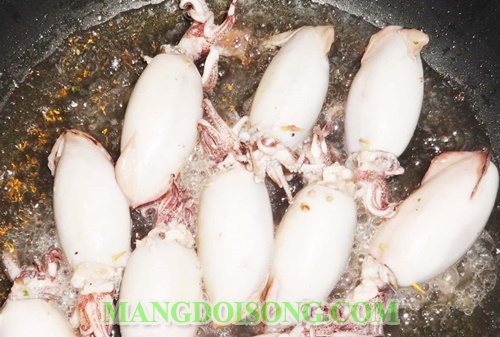 Cách làm mực chiên nước mắm ngon dùng để ăn cơm hay nhậu đều được 4