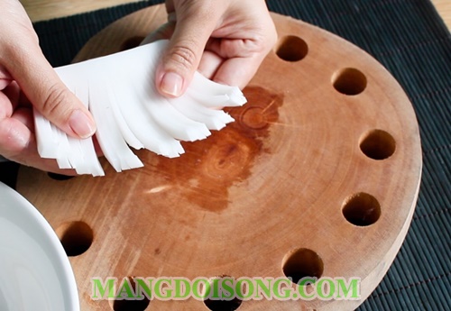 Cách làm mứt dừa trà xanh hình hoa cúc ngon tại nhà như mua trong siêu thị 3