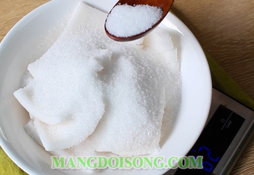 Cách làm mứt dừa trà xanh hình hoa cúc ngon tại nhà như mua trong siêu thị 5