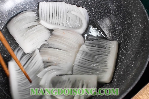 Cách làm mứt dừa trà xanh hình hoa cúc ngon tại nhà như mua trong siêu thị 6