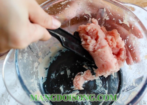 Cách làm nem chua tại nhà ngon để biếu tết hay làm món ngon ngày tết cho gia đình 4