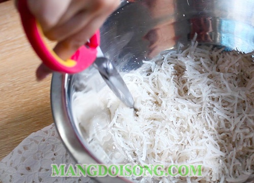 Cách làm nem chua tại nhà ngon để biếu tết hay làm món ngon ngày tết cho gia đình 6