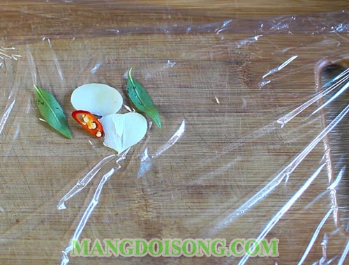 Cách làm nem chua tại nhà ngon để biếu tết hay làm món ngon ngày tết cho gia đình 9