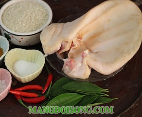 Cách làm nem thính chua cay ngon từ tai lợn 1