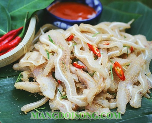 Cách làm nem thính chua cay ngon từ tai lợn 11