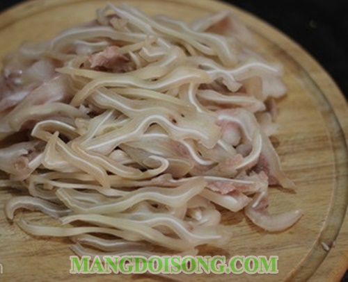 Cách làm nem thính chua cay ngon từ tai lợn 5