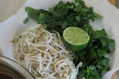 Cách làm phở cuốn thịt bò ngon đơn giản tại nhà đang cuốn hút giới trẻ 1