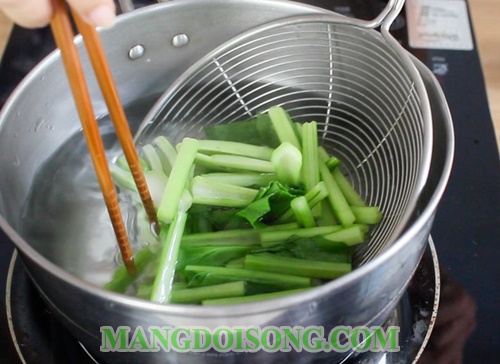 Cách làm phở xào bò ngon rau cải cà chua hấp dẫn ngày cuối tuần 3