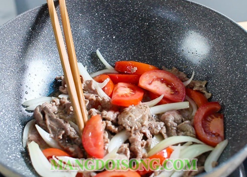Cách làm phở xào bò ngon rau cải cà chua hấp dẫn ngày cuối tuần 7
