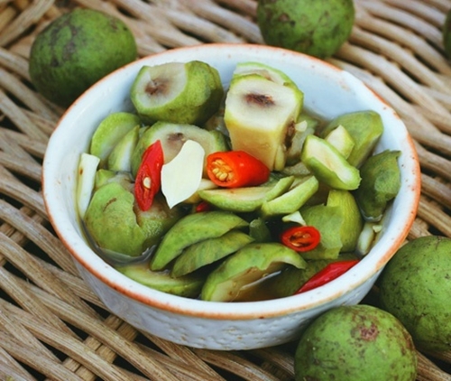 Cách làm sấu ngâm mắm ớt ngon thơm giòn cho bữa cơm gia đình ngày hè 7