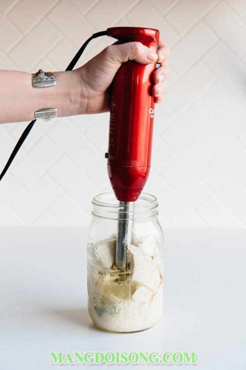 Cách làm sốt mayonnaise ngọt ngon như mua ngoài tiệm để ăn bánh mì hay trộn salad 5