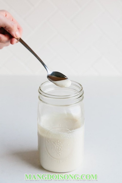 Cách làm sốt mayonnaise ngọt ngon như mua ngoài tiệm để ăn bánh mì hay trộn salad 6