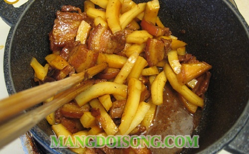 Cách làm thịt kho dừa ngon đúng điệu cho bữa cơm gia đình thêm phong phú 5