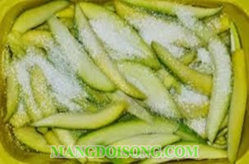 Cách làm xoài dầm muối ớt chua ngọt ngon đúng điệu dùng làm món ăn vặt hấp dẫn 4