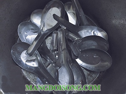 Cách luộc khoai lang bằng thìa inox không cần nước thơm ngon được nhiều bạn trẻ chia sẻ 3