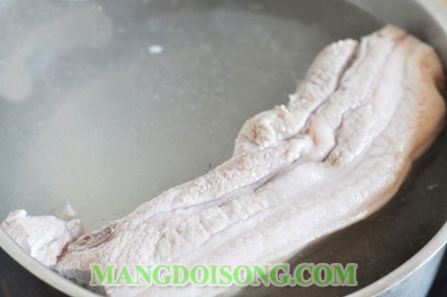 Cách luộc thịt ngon trắng ngọt thơm mà không bị khô 2