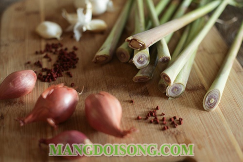 Cách nấu bún bò huế ngon thơm đậm đà cho ngày nghĩ cuối tuần làm quà tặng mẹ ngày của mẹ 5