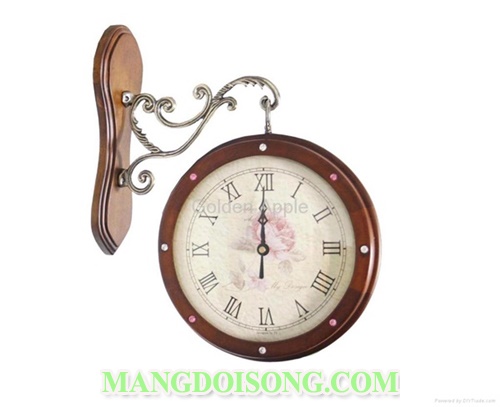 <h2>Tết Đoan Ngọ 2016 là gì?</h2>  <p style="text-align: center;"><img alt="Tết Đoan Ngọ 2016 là gì - Nên cúng gì vào Tết Đoan Ngọ - Văn khấn Tết Đoan ngọ - Cách diệt trừ sâu bọ trong ngày Tết Đoan Ngọ 1" src="/Images/Upload/2016/6/Images/tet-doan-ngo-2016-la-gi-nen-cung-gi-vao-tet-doan-ngo-van-khan-tet-doan-ngo-cach-diet-tru-sau-bo-trong-ngay-tet-doan-ngo1(1).png" style="height:650px; width:500px" /></p>  <ul> 	<li>Tết Đoan Ngọ hoặc Tết Đoan Dương, ngày mùng 5 tháng 5 âm lịch, là một ngày Tết truyền thống tại một số nước Đông Á như Việt Nam, Triều Tiên và Trung Quốc. Tết Đoan ngọ tồn tại từ lâu trong văn hoá dân gian Phương Đông và có ảnh hưởng đến sinh hoạt văn hoá. Đoan nghĩa là mở đầu, Ngọ là khoảng thời gian từ 11 giờ sáng tới 1 giờ chiều, và ăn tết Đoan Ngọ là ăn vào buổi trưa. Đoan Ngọ lúc mặt trời bắt đầu ngắn nhất, ở gần trời đất nhất trùng với ngày hạ chí. Tết Đoan Ngọ còn được gọi là Tết Đoan Dương. Theo triết lý y học Đông phương thì hỏa khí (thuộc dương) của trời đất và trong cơ thể của con người trong ngày Đoan ngọ đều lên đến tột bậc. Ở Việt Nam, gọi ngày Tết Đoan Ngọ là Tết giết sâu bọ, là ngày phát động bắt sâu bọ, tiêu diệt bớt các loài gây hại cho cây trồng trên cánh đồng, trong đó nhiều loài sâu có thể ăn được và chúng được coi như là chất bổ dưỡng.</li> </ul>  <h2>Ý nghĩa ngày Tết Đoan Ngọ</h2>  <ul> 	<li>Cứ mùng 5 tháng 5 âm lịch hàng năm, nhà nhà lại cùng nhau dậy sớm để “diệt sâu bọ” bằng cách ăn các loại trái cây, rượu nếp (cơm rượu), bánh tro… sau khi đã dâng cúng tổ tiên. Háo hức nhất vẫn là bọn trẻ với niềm tin rằng: quả chua, trái chát và men say của rượu nếp sẽ làm lũ sâu bọ có trong cơ thể lăn ra chết.</li> 	<li>Ngày 5 tháng 5 gọi là Đoan Ngọ. Vì chữ “Đoan” có nghĩa là chính, là thẳng, là mở đầu. Có khi gọi là Đoan Ngũ vì có hai số 5. Người ta còn gọi là Đoan Dương hoặc Trùng Ngũ. Gọi là Đoan Dương vì số 5 thuộc dương.</li> </ul>  <p style="text-align: center;"><img alt="Tết Đoan Ngọ 2016 là gì - Nên cúng gì vào Tết Đoan Ngọ - Văn khấn Tết Đoan ngọ - Cách diệt trừ sâu bọ trong ngày Tết Đoan Ngọ 2" src="/Images/Upload/2016/6/Images/tet-doan-ngo-2016-la-gi-nen-cung-gi-vao-tet-doan-ngo-van-khan-tet-doan-ngo-cach-diet-tru-sau-bo-trong-ngay-tet-doan-ngo2.jpg" style="height:384px; width:500px" /></p>  <ul> 	<li>Thời tiết vào dịp mồng 5 tháng năm rất nóng, ở Đông Nam Á châu, đây là thời điểm khí hậu rất nóng, côn trùng và sâu bọ nở ra nhiều, nông dân cần phải tìm cách trừ diệt để bảo vệ cho sự canh tác, trồng trọt. Có lẽ vì sự kiện này mà người ta con xem Tết Đoan Ngọ là “ngày giết sâu bọ”.</li> 	<li>Tết Đoan Ngọ ở Việt Nam cũng còn gọi là “ngày giết sâu bọ” là ngày phát động bắt sâu bọ, tiêu diệt bớt các loài gây hại cho cây trồng trên cánh đồng, trong đó nhiều loài sâu có thể ăn được và chúng được coi như là chất bổ dưỡng. Người ta tin rằng khi ăn món ăn đầu tiên trong ngày này thì sâu bọ; giun sán trong người sẽ bị chết hết.</li> 	<li>Trong tết này, các gia đình có làm lễ cúng gia tiên, cỗ cúng có cả chay lẫn mặn. Các chàng rể phải sắm quà biếu bố mẹ vợ nhân tết mồng năm, trong đó thường có mấy thứ: Ngỗng, dưa hấu, hoặc đậu xanh đường cát. Học trò cũng đến tết thầy, lễ vật tuỳ tâm, đại thể cũng như trên.</li> </ul>  <h2>Cách diệt trừ sâu bọ trong ngày Tết Đoan Ngọ</h2>  <ul> 	<li>Theo quan niệm xưa, vào ngày này chúng ta phải giết sâu bọ ngay khi thức dậy vào sáng sớm và giết sâu bọ bằng thức ăn, nhất là bằng rượu nếp, bánh tro và hoa quả…</li> 	<li>Với trẻ em: sáng sớm ngủ dậy khi trẻ còn ở trên giường cho trẻ ăn hoa quả, ít rượu nếp, trứng luộc, bôi hồng hoàng vào thóp đầu, vào ngực, vào rốn để giết sâu bọ. Sau đó mới đi rửa mặt mũi, chân tay, đánh răng rửa mặt.</li> 	<li>Với người lớn: sáng ngủ dậy không được đặt chân xuống đất mà phải súc miệng 3 lần cho sạch sâu bọ, tiếp đó ăn một quả trứng vịt luộc. Sau đó bước chân ra khỏi giường uống một ít rượu (hoặc ăn một bát rượu nếp) cho sâu bọ say, tiếp đó ăn trái cây cho sâu bọ chết.</li> </ul>  <p style="text-align: center;"><img alt="Tết Đoan Ngọ 2016 là gì - Nên cúng gì vào Tết Đoan Ngọ - Văn khấn Tết Đoan ngọ - Cách diệt trừ sâu bọ trong ngày Tết Đoan Ngọ 3" src="/Images/Upload/2016/6/Images/tet-doan-ngo-2016-la-gi-nen-cung-gi-vao-tet-doan-ngo-van-khan-tet-doan-ngo-cach-diet-tru-sau-bo-trong-ngay-tet-doan-ngo3.jpg" style="height:340px; width:500px" /></p>  <h2>Mâm lễ cúng Tết Đoan Ngọ</h2>  <p>Tùy theo phong tục tập quán của từng vùng miền mà đồ cúng lễ có những món khác nhau. Nhưng cơ bản mâm cúng tết Đoan Ngọ gồm có:</p>  <ul> 	<li>Hương, hoa, vàng mã</li> 	<li>Nước</li> 	<li>Rượu nếp (cơm rượu) (xem cách làm rượu nếp tại đây)</li> 	<li>Các loại trái cây như: mận, vải, hồng xiêm, chuối, dưa hấu...</li> 	<li>Bánh ú tro (Xem cách làm bánh ú tro tại đây)</li> 	<li>Thịt vịt (Xem công thức làm các món vịt cho ngày tết Đoan Ngọ tại đây)</li> 	<li>Xôi chè</li> </ul>  <p style="text-align: center;"><img alt="Tết Đoan Ngọ 2016 là gì - Nên cúng gì vào Tết Đoan Ngọ - Văn khấn Tết Đoan ngọ - Cách diệt trừ sâu bọ trong ngày Tết Đoan Ngọ 4" src="/Images/Upload/2016/6/Images/tet-doan-ngo-2016-la-gi-nen-cung-gi-vao-tet-doan-ngo-van-khan-tet-doan-ngo-cach-diet-tru-sau-bo-trong-ngay-tet-doan-ngo4.jpg" style="height:333px; width:500px" /></p>  <h2>Cúng Tết Đoan Ngọ vào giờ nào?</h2>  <ul> 	<li>Ở nước ta, Tết Đoan Ngọ được coi trọng, xếp vào hàng thứ hai sau Tết Nguyên Đán. Theo tục lệ từ xưa, người dân thường cúng vào sáng sớm nhưng thực chất Tết Đoan Ngọ được tiến hành vào giờ chính Ngọ (12h trưa) ngày 5/5 Âm lịch. Đoan nghĩa là mở đầu, Ngọ là khoảng thời gian từ 11h tới 13h.</li> </ul>  <p style="text-align: center;"><img alt="Tết Đoan Ngọ 2016 là gì - Nên cúng gì vào Tết Đoan Ngọ - Văn khấn Tết Đoan ngọ - Cách diệt trừ sâu bọ trong ngày Tết Đoan Ngọ 5" src="/Images/Upload/2016/6/Images/tet-doan-ngo-2016-la-gi-nen-cung-gi-vao-tet-doan-ngo-van-khan-tet-doan-ngo-cach-diet-tru-sau-bo-trong-ngay-tet-doan-ngo6.jpg" style="height:407px; width:500px" /></p>  <h2>Văn khấn Tết Đoan ngọ</h2>  <p>Nam mô a di Đà Phật!</p>  <p>Nam mô a di Đà Phật!</p>  <p>Nam mô a di Đà Phật!</p>  <p>- Con lạy chín phương Trời, mười phương Chư Phật, Chư Phật mười phương.</p>  <p>- Con kính lạy Hoàng thiên Hậu Thổ chư vị Tôn thần.</p>  <p>- Con kính lạy ngài Bản cảnh Thành hoàng, ngài Bản xứ Thổ địa, ngài Bản gia Táo quân cùng chư vị Tôn thần.</p>  <p>- Con kính lạy Tổ tiên, Hiển khảo, Hiển tỷ, chư vị Hương linh (nếu bố, mẹ còn sống thì thay bằng Tổ khảo, Tổ Tỷ)</p>  <p>Tín chủ chúng con là:……………………………………………</p>  <p>Ngụ tại:………………………………………………………….</p>  <p>Hôm nay là ngày Đoan Ngọ, chúng con sửa sang hương đăng, sắm sanh lễ vật, hoa đăng, trà quả dâng lên trước án.</p>  <p>Chúng con kính mời ngài Bản cảnh Thành hoàng, Chư vị Đại Vương, ngài Bản xứ Thần linh Thổ địa, ngài Bản gia Táo quân, Ngũ phương, Long Mạch, Tài thần, cúi xin các Ngài giáng lâm trước án chứng giám lòng thành, thụ hưởng lễ vật.</p>  <p>Chúng con kính mời các cụ Tổ Khảo, Tổ Tỷ, chư vị Hương linh gia tiên nội ngoại họ…………………, cúi xin các vị thương xót con cháu chứng giám tâm thành thụ hưởng lễ vật.</p>  <p>Tín chủ con lại kính mời các vị Tiền chủ, Hậu chủ tại nhà này, đất này đồng lâm án tiền, đồng lai hâm hưởng, độ cho chúng con thân cung khang thái, bản mệnh bình an.</p>  <p>Bốn mùa không hạn ách, tám tiết hưởng bình an thịnh vượng.</p>  <p>Chúng con lễ bạc tâm thành, trước án kính lễ, cúi xin được phù hộ độ trì.</p>  <p>Nam mô a di Đà Phật!</p>  <p>Nam mô a di Đà Phật!</p>  <p>Nam mô a di Đà Phật!</p>  <p style="text-align: center;"><br /> <img alt="Tết Đoan Ngọ 2016 là gì - Nên cúng gì vào Tết Đoan Ngọ - Văn khấn Tết Đoan ngọ - Cách diệt trừ sâu bọ trong ngày Tết Đoan Ngọ 6" src="/Images/Upload/2016/6/Images/tet-doan-ngo-2016-la-gi-nen-cung-gi-vao-tet-doan-ngo-van-khan-tet-doan-ngo-cach-diet-tru-sau-bo-trong-ngay-tet-doan-ngo5.jpg" style="height:333px; width:500px" /></p>  <p><em>Vào một ngày sau vụ mùa nông dân chúng đang ăn mừng vì trúng mùa, nhưng sâu bọ năm ấy kéo dày ăn mất cây trái, thực phẩm đã thu hoạch. Nhân dân đau đầu không biết làm cách nào để có thể giải được nạn sâu bọ này, bỗng nhiên có một ông lão từ xa đi tới tự xưng là Đôi Truân. Ông chỉ dân chúng mỗi nhà lập một đàn cúng gồm đơn giản gồm có bánh gio, trái cây sau đó ra trước nhà mình mà vận động thể dục. Nhân dân làm theo chỉ một lúc sau đó sâu bọ đàn lũ té ngã rã rượt. Lão ông còn bảo thêm: Sâu bọ hằng năm vào ngày này rất hung hăng, mỗi năm vào đúng ngày này cứ làm theo những gì ta đã dặn thì sẽ trị được chúng. Dân chúng biết ơn định cảm tạ thì ông lão đã đi đâu mất. Để tưởng nhớ việc này, dân chúng đặt cho ngày này là ngày "Tết diệt sâu bọ", có người gọi nó là "Tết Đoan ngọ" vì giờ cúng thường vào giữa giờ Ngọ. Như vậy là chúng ta đã được tham khảo <strong>Tết Đoan Ngọ 2016 là gì - Nên cúng gì vào Tết Đoan Ngọ - Văn khấn Tết Đoan ngọ - Cách diệt trừ sâu bọ trong ngày Tết Đoan Ngọ</strong> rồi. Hy vọng rằng bài viết này có thể giúp các bạn hiểu rõ hơn ngày Tết Đoan Ngọn và từ đây hãy thực hiện đúng các nghi thức truyền thống này nhé! Luôn đồng hành cùng chúng tôi để được cập nhật thật nhiều các thông tin xã hội bổ ích, các món ngon ẩm thực 3 miền và chuyên mục sức khỏe làm đẹp nhé!</em></p> 6