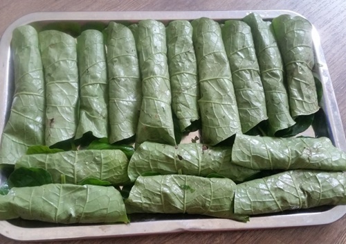 Cách làm bò cuộn lá lốt 2