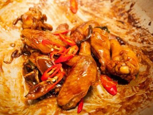 Cách làm cánh gà rim mắm ớt đưa cơm ngày mưa lạnh 5