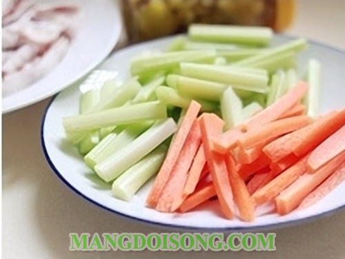 Cách làm chân gà ngâm chua ngọt sả ớt hấp dẫn ăn hoài không chán 2