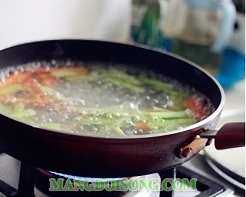 Cách làm chân gà ngâm chua ngọt sả ớt hấp dẫn ăn hoài không chán 4