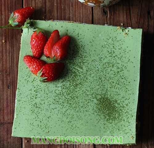 Cách làm cheesecake trà xanh dâu ngon bắt mắt không cần lò nướng 6
