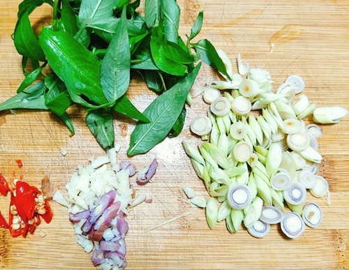 Cách làm ốc hương xào sả ớt ngon như ngoài nhà hàng 2