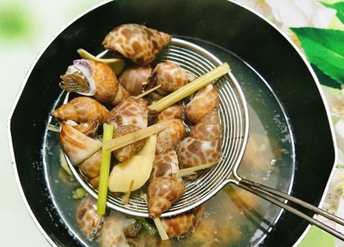 Cách làm ốc hương xào sả ớt ngon như ngoài nhà hàng 3