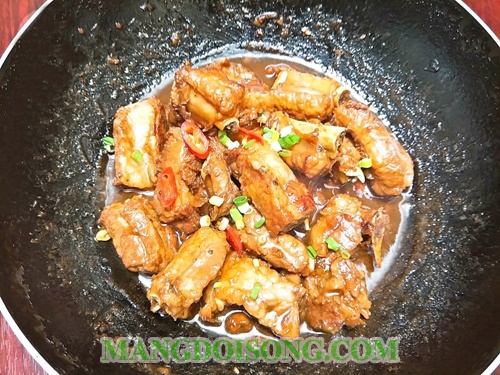 Cách làm sườn kho nước dừa ngon bén cơm hết veo trong nháy mắt 4