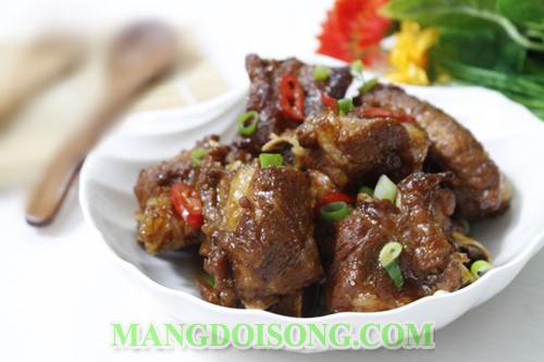 Cách làm sườn kho nước dừa ngon bén cơm hết veo trong nháy mắt 5