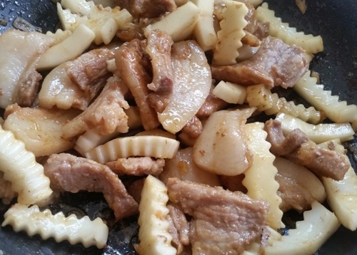 Cách làm thịt kho dừa đưa cơm ngày mưa lạnh 3