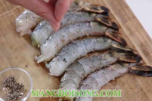 Cách làm tôm chiên giòn xù ngon đẹp mắt như nhà hàng để đãi tiệc 3