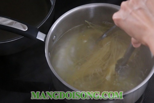 Cách làm tôm chiên giòn xù ngon đẹp mắt như nhà hàng để đãi tiệc 4