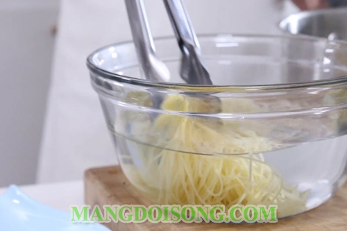 Cách làm tôm chiên giòn xù ngon đẹp mắt như nhà hàng để đãi tiệc 5