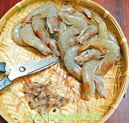 Cách làm tôm rim nước dừa ngon đơn giản tại nhà cho bữa cơm gia đình thêm hạnh phúc 1