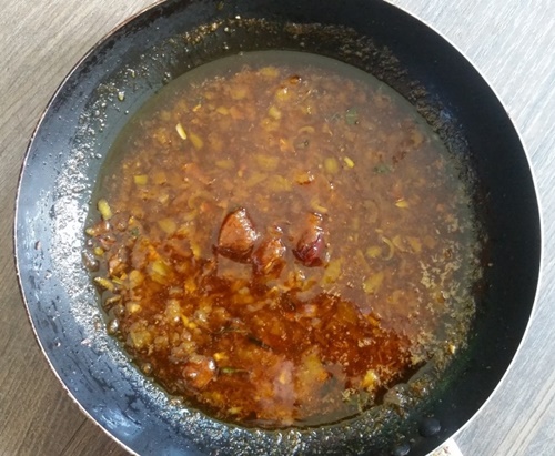 Cách làm món trứng cút lộn xào me chua chua, ngọt ngọt ngon hết chỗ chê 7