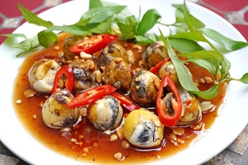 Cách làm món trứng cút lộn xào me chua chua, ngọt ngọt ngon hết chỗ chê 9