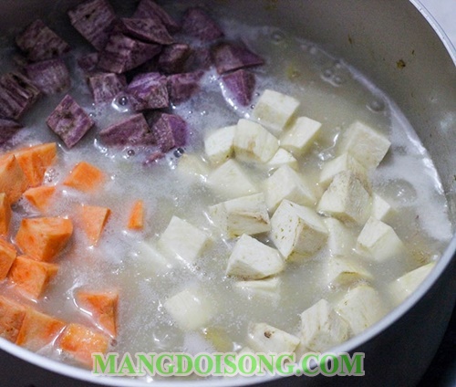 Cách nấu chè chuối hấp khoai lang ngon không bị chát đơn giản tại nhà 9