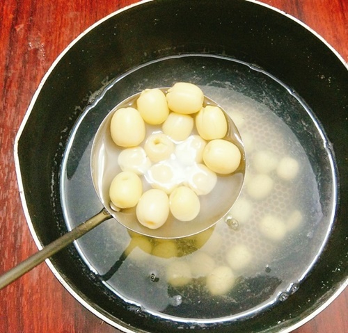 Cách nấu chè hạt sen đậu xanh 2