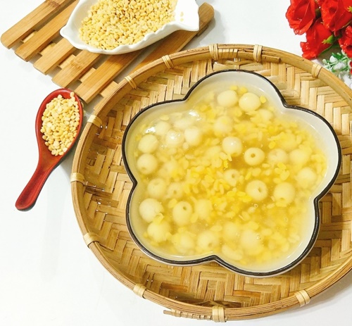 Cách nấu chè hạt sen đậu xanh 5