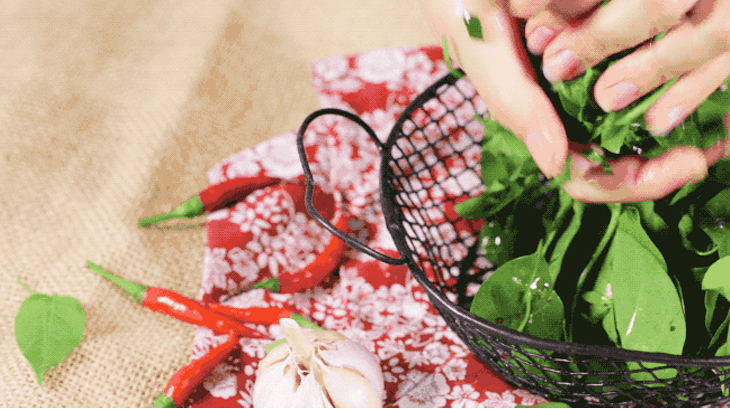 Bí quyết nấu món canh gà lá giang thơm ngon hết nấc 6